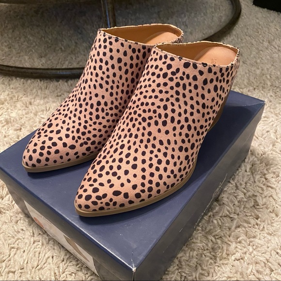 Universal Thread Mules - Picture 3 of 5